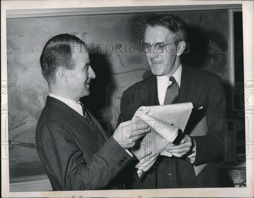 1950 Press Photo D.C. Gerard Piel, editor of Scientific Amer &amp; Dr Henry Smyth- Historic Images