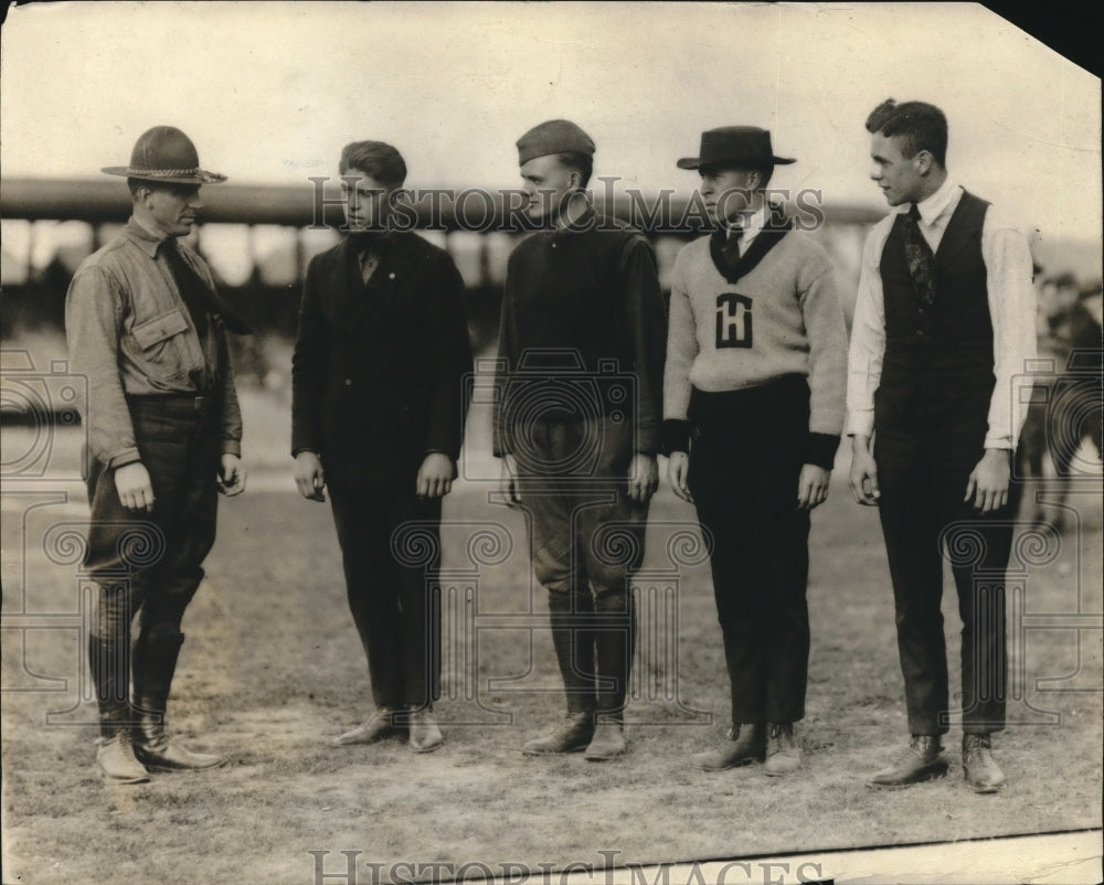 1918 Press Photo Commandant Chas Beyer of West Tech High School with 4 captain- Historic Images