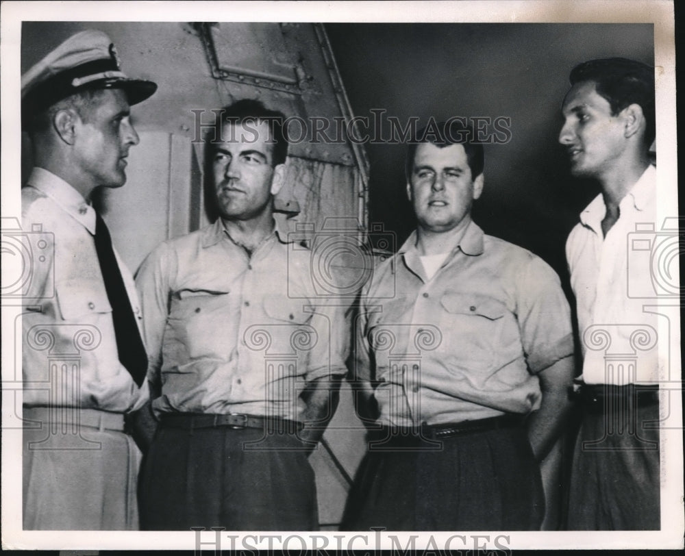 1950 Press Photo Charleston, S.Car. BD Coeglin &amp; crew of airliner that ditched- Historic Images