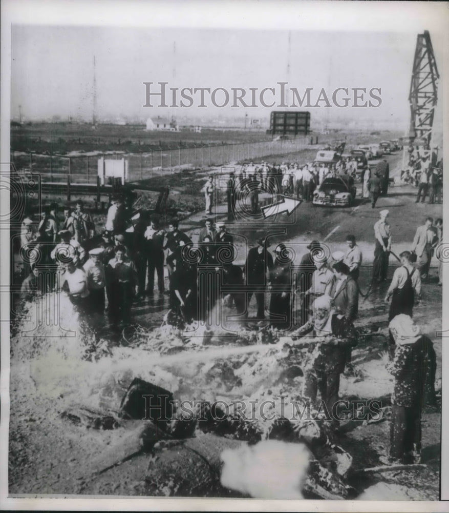 1951 Press Photo Cleanup after DC-4 Plane Crash - nec05915