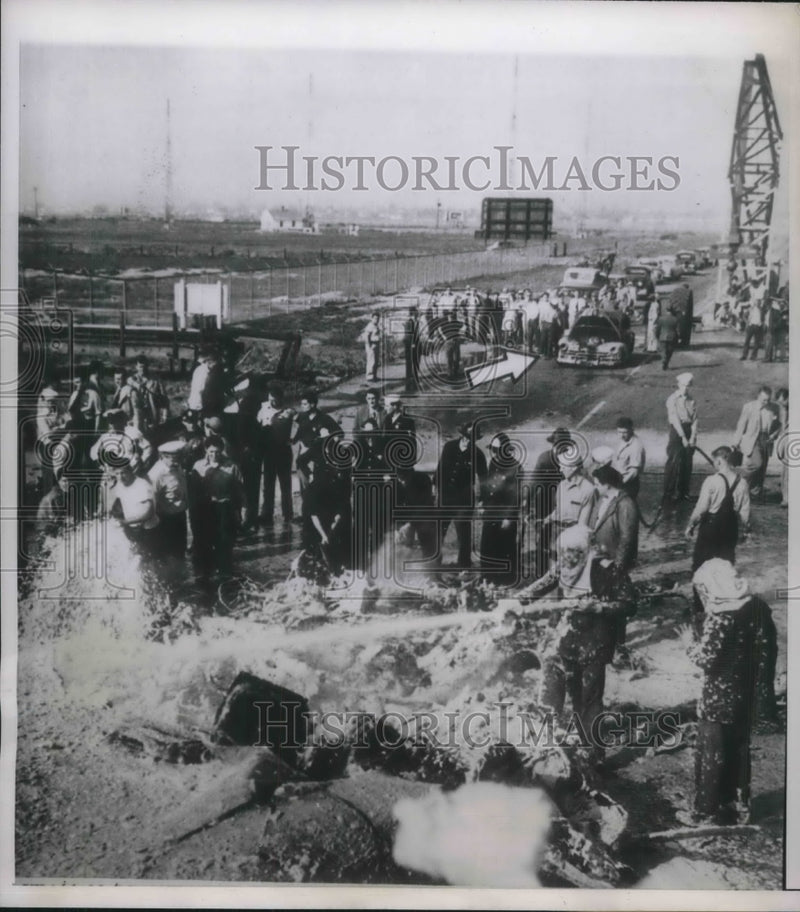 Load image into Gallery viewer, 1951 Press Photo Cleanup after DC-4 Plane Crash - nec05915
