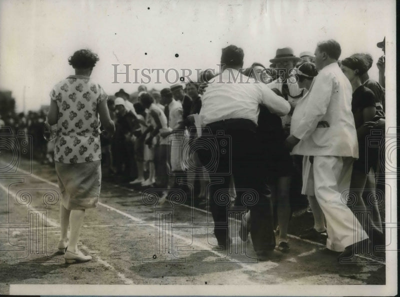 Load image into Gallery viewer, 1928 Press Photo Newark, NJ Flo MacDonald wins 800 meter run - nec06080
