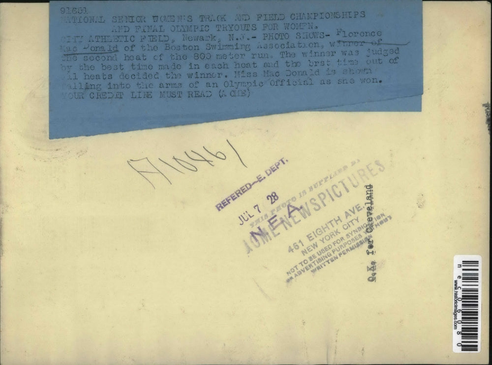 1928 Press Photo Newark, NJ Flo MacDonald wins 800 meter run - nec06080