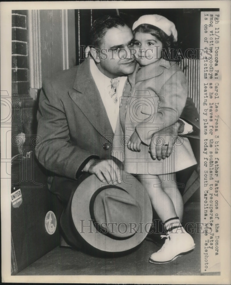 1948 Press Photo Carol Lee Fresa Bids Father Goodbye As He Leaves- Historic Images