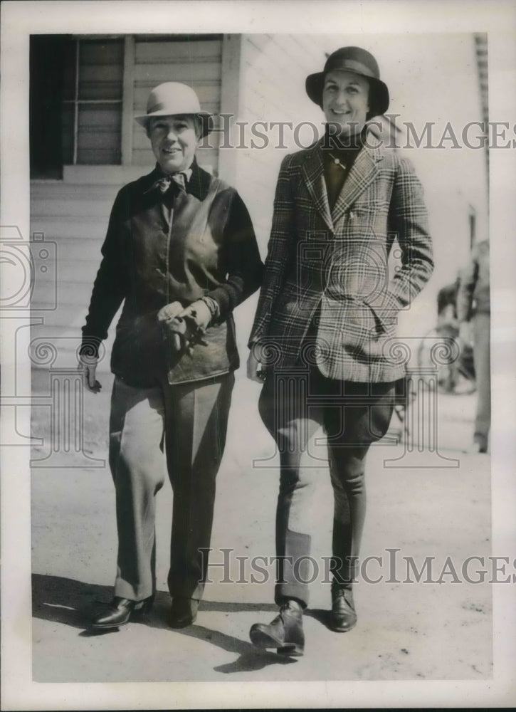 1940 Press Photo Pinehurst, N.C. Mrs LB Smith &amp; Mrs Sloan Colt at track- Historic Images