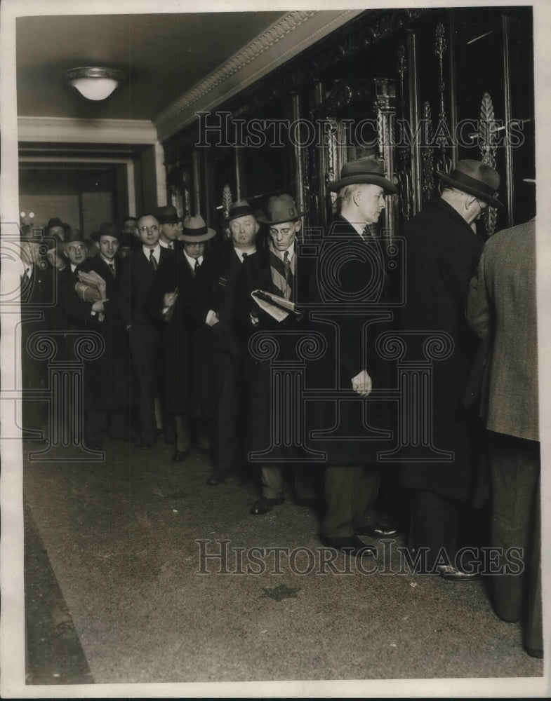 1930 Press Photo Commuters Marooned by Chicago Blizzard - Historic Images