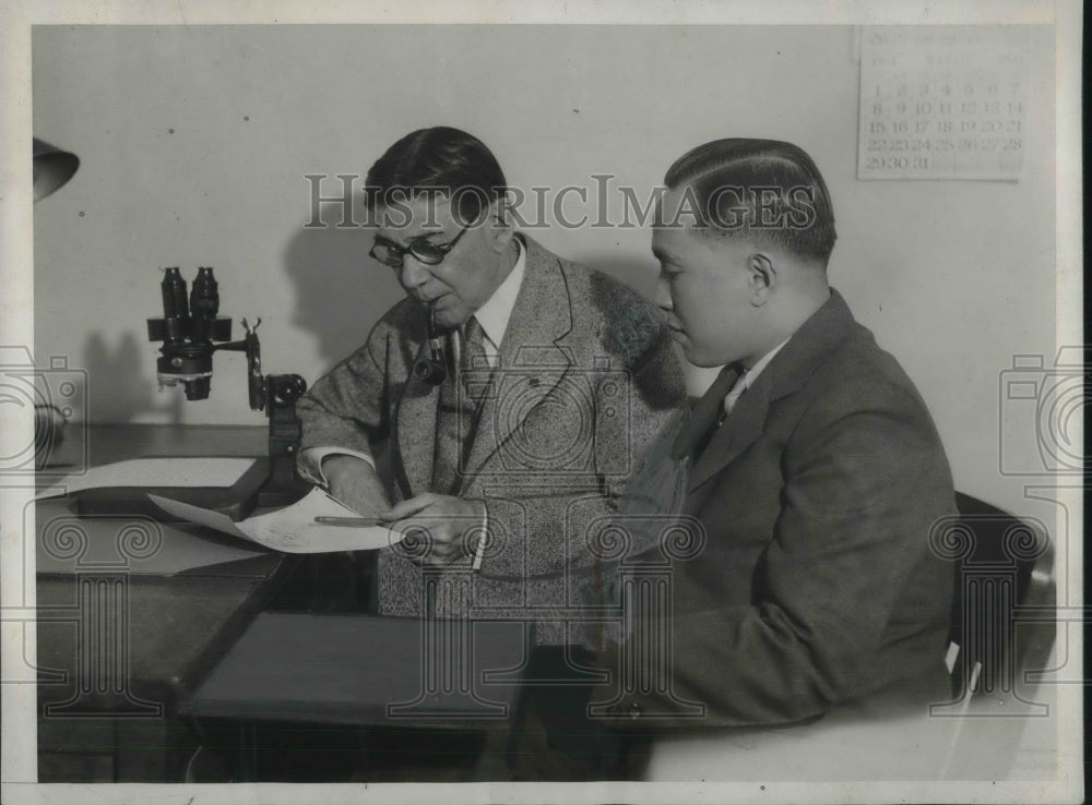 1936 Press Photo Bert C Farrar, govt handwriting expert testifies - nec06423