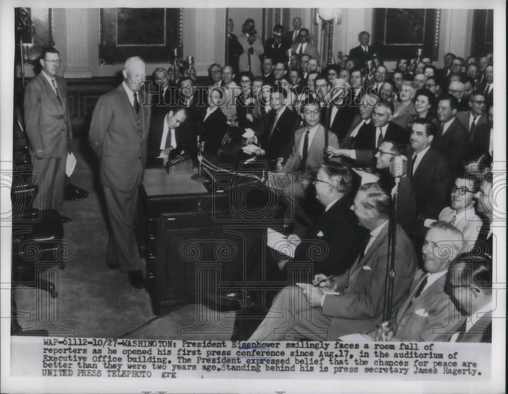 1954 Press Photo Media gather at President Eisenhower's press conference