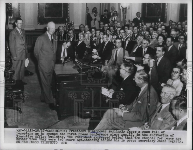Load image into Gallery viewer, 1954 Press Photo Media gather at President Eisenhower's press conference
