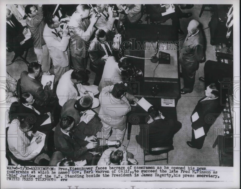 1953 Press Photo President Eisenhower attacked by the media at press conference