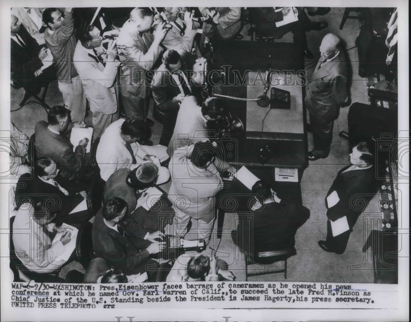 Load image into Gallery viewer, 1953 Press Photo President Eisenhower attacked by the media at press conference
