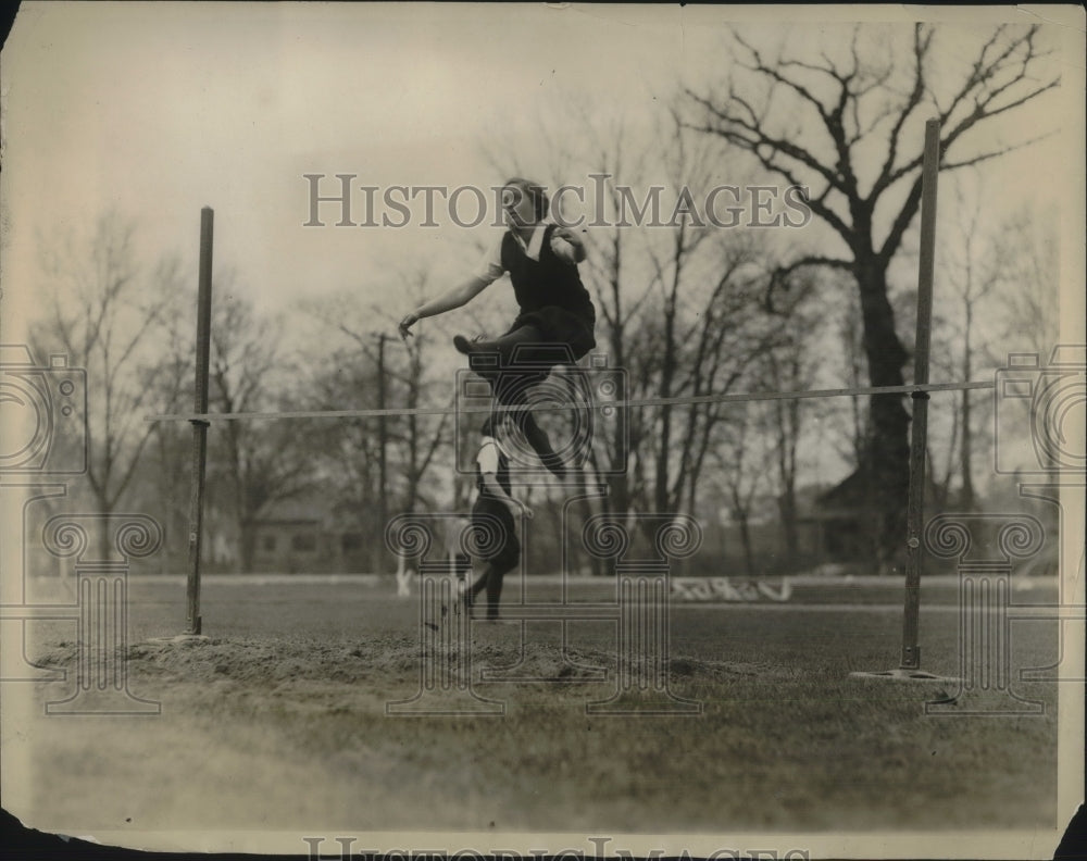 1929 Press Photo Betty Lorimer Clearing Bar in Track Team Practice Smith College- Historic Images