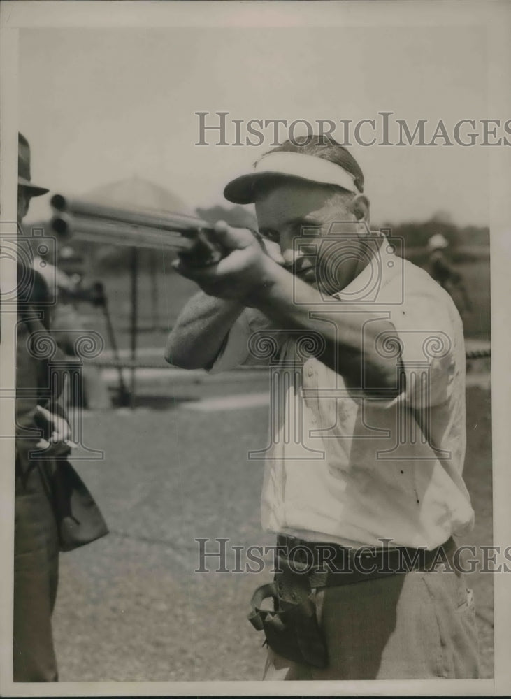 1935 Press Photo Walter Beaver, winner class A doubles targets in Pa- Historic Images