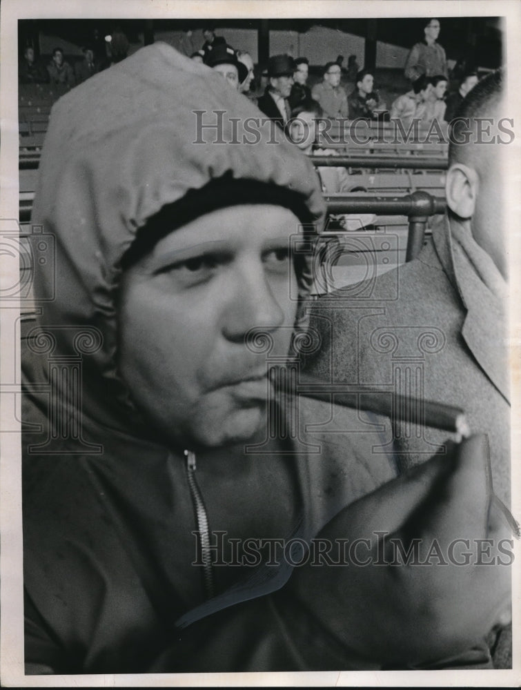 1962 Press Photo William Soos of Parma, Ohio lights a cigar- Historic Images