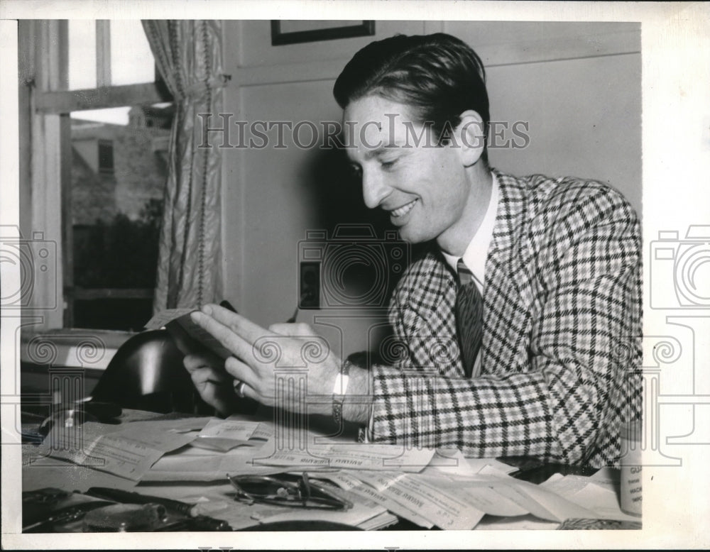 1943 Press Photo Count Alfred De Marigny Happy of His Acquittal in Bahamas- Historic Images