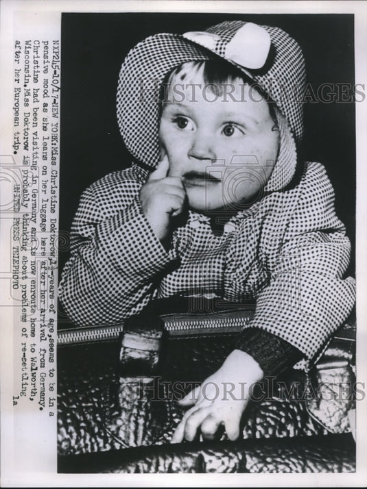 1953 Press Photo Christine Doktoroow baby After arrival from Germany - Historic Images