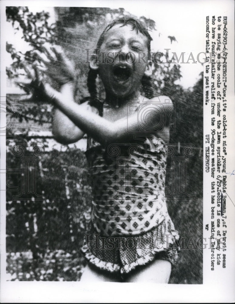 Load image into Gallery viewer, 1959 Press Photo Detroit, Mich Debboe Bowman age 7 cools off in 90degree heat
