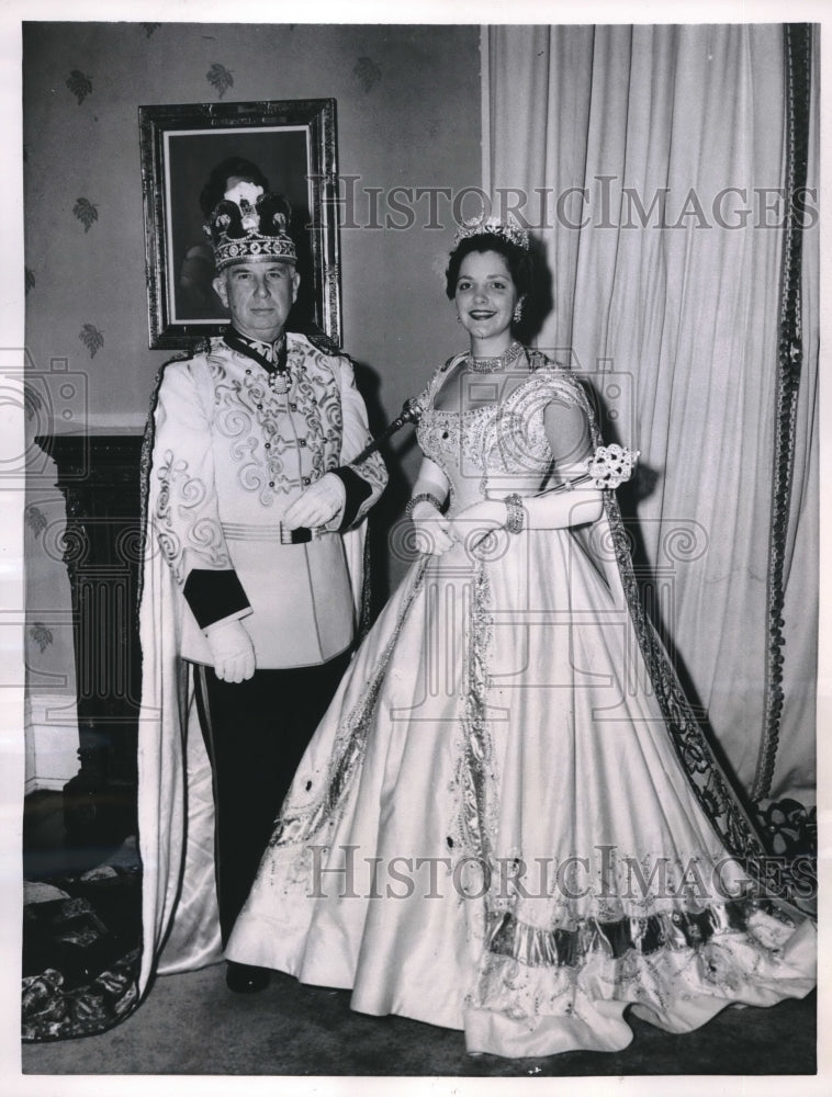 1957 Press Photo Memphis, TN Berry  Brooks, Lila M  Wrape at Cotton Carnival- Historic Images