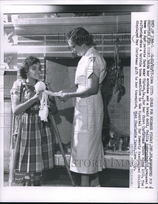 1957 Press Photo Twilla Schroeder at Age 13 Gives Gift to Charlotte Vasey- Historic Images