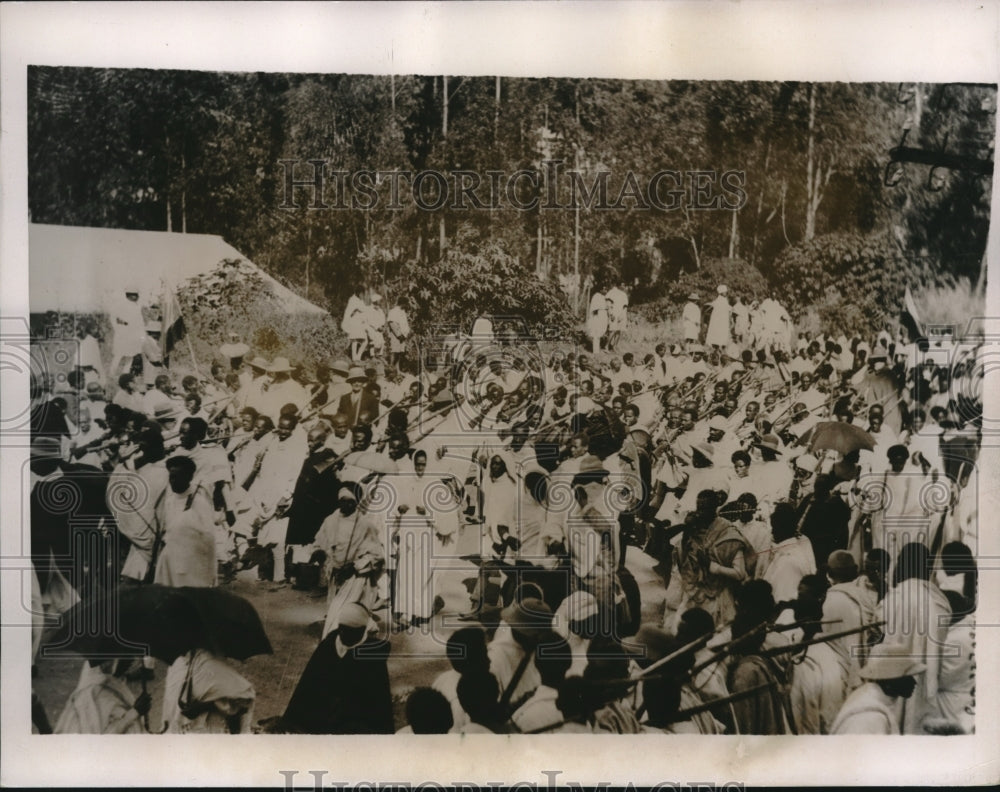 1935 Press Photo Tribesmen With Rifles In The Procession Thru Addis Ababa - Historic Images