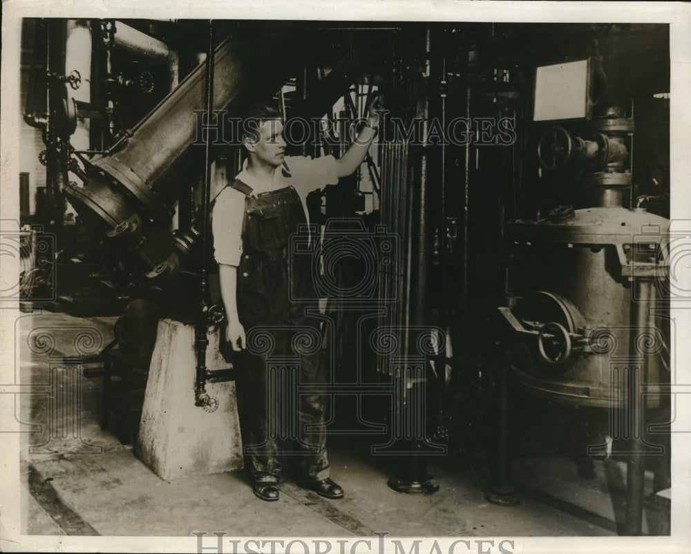 1931 Press Photo William Glowacki recipient of the Alpha Ghi Sigma Scholarship  - Historic Images