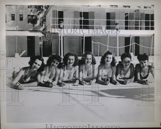 1944 Press Photo Miami Beach beautiful Sunbathers- Historic Images