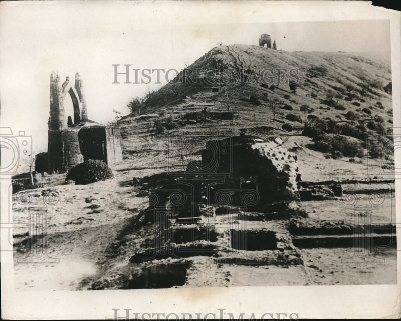 Load image into Gallery viewer, 1932 Press Photo Remains of Shivneri Fort 57 miles from Bombay ,India
