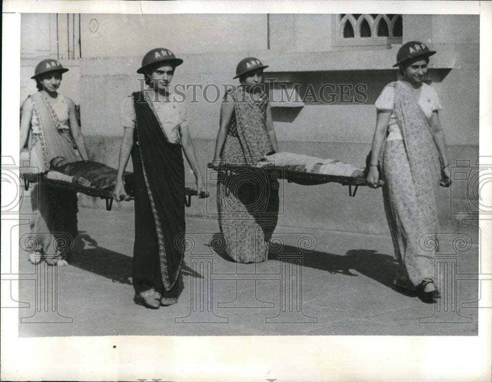 1942 Press Photo Indian ladies prepare for rescue during war