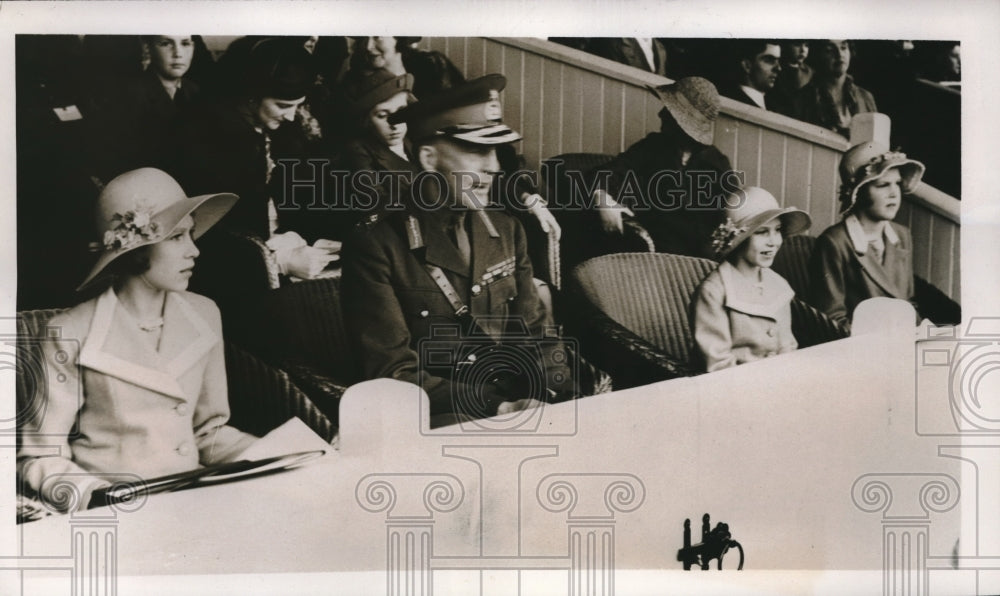 1938 Press Photo Princess Elizabeth , Margaret Rose, Mammoth