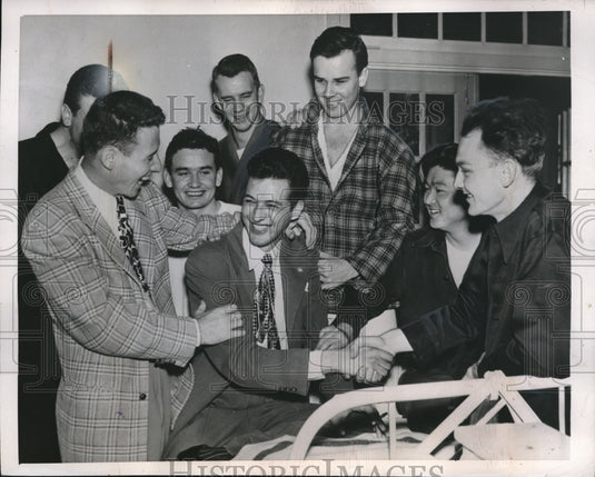 1948 Press Photo Guillermo Castro Congratulated By Patients - nec10103
