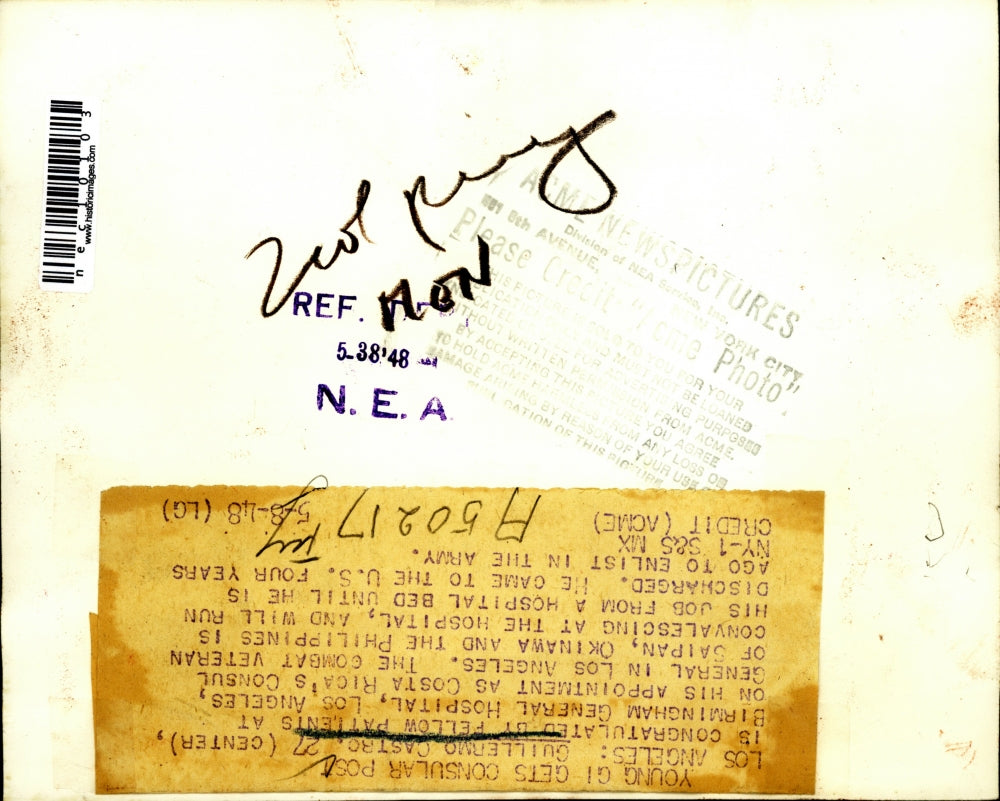 1948 Press Photo Guillermo Castro Congratulated By Patients - nec10103