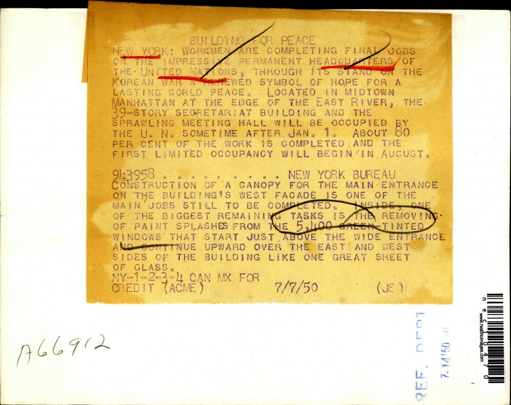 1950 Press Photo Construction draws to an end on UN buiilding on NYC's east side