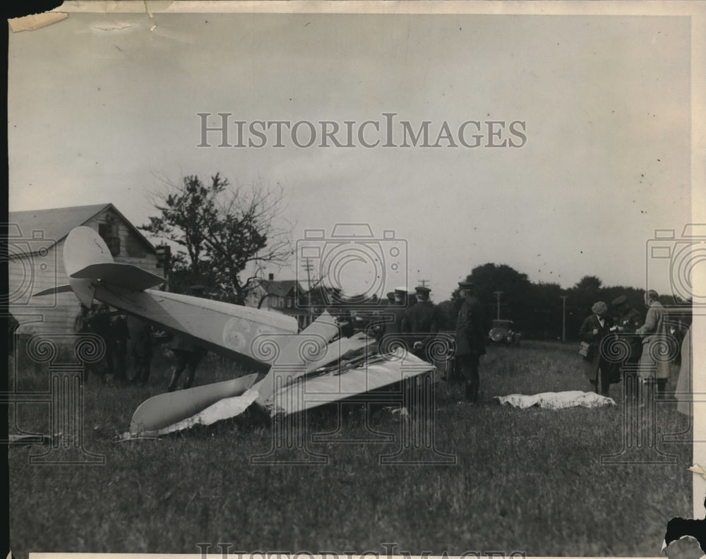 1925 Press Photo Plane Wreckage at Unknown Location