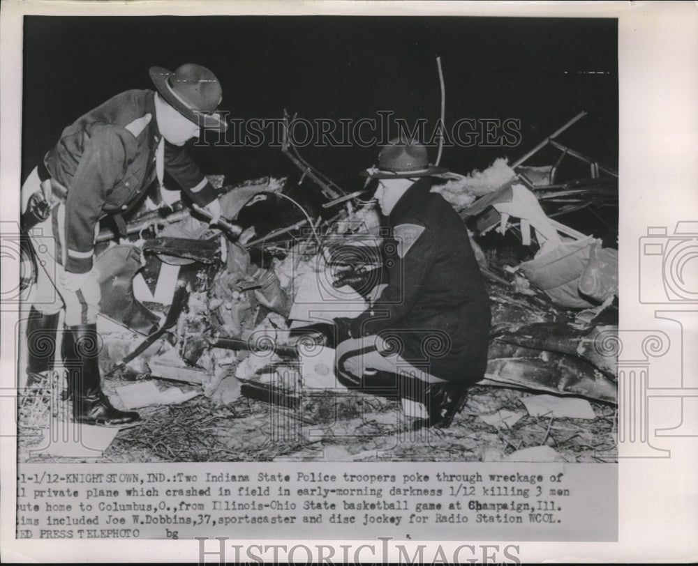 1954 Press Photo Indiana State Policemen look through wreckage of private plane - Historic Images