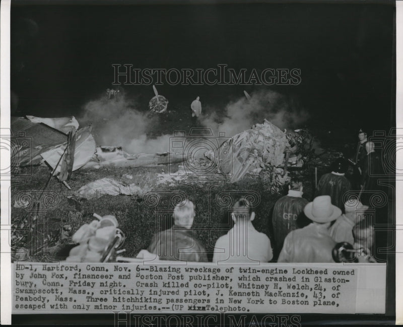 Load image into Gallery viewer, 1954 Press Photo Crowd Looks At Crashed Twin Engine Lockheed
