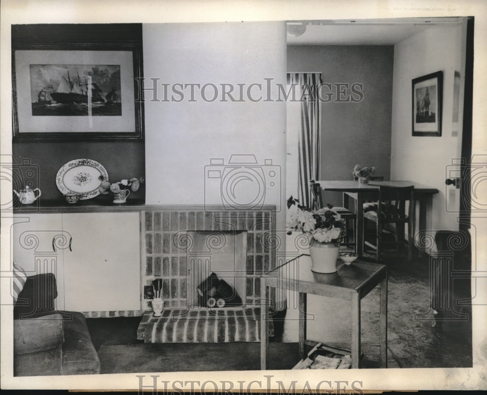 1944 Press Photo Lounge of steel-framed prefabricated post-war house