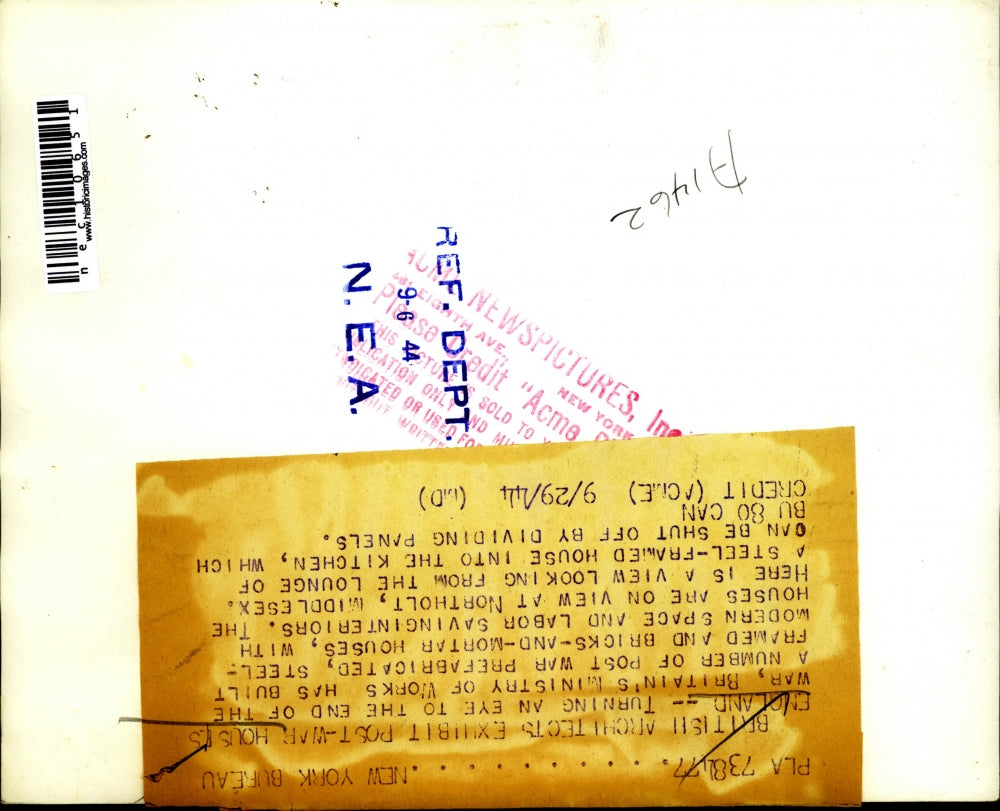 1944 Press Photo Lounge of steel-framed prefabricated post-war house