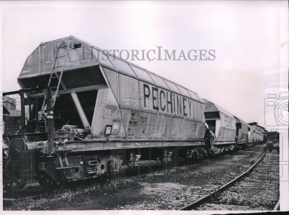 1951 Press Photo New Alloy A-G5 Gondola Rail Road Cars Increased Capacity