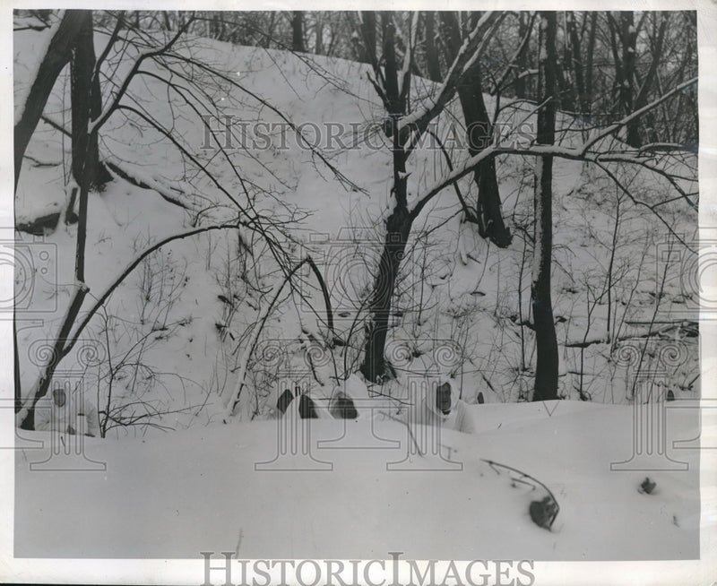 Load image into Gallery viewer, 1942 Press Photo Disguised Machine Gun Wisconsin Reserve Officer Training Corps
