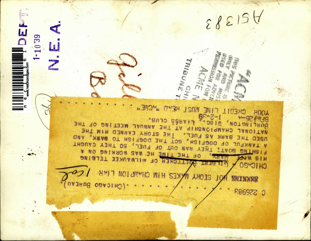 1939 Press Photo Gilbert Boettcher With Wife, Wins Championship Liars Club