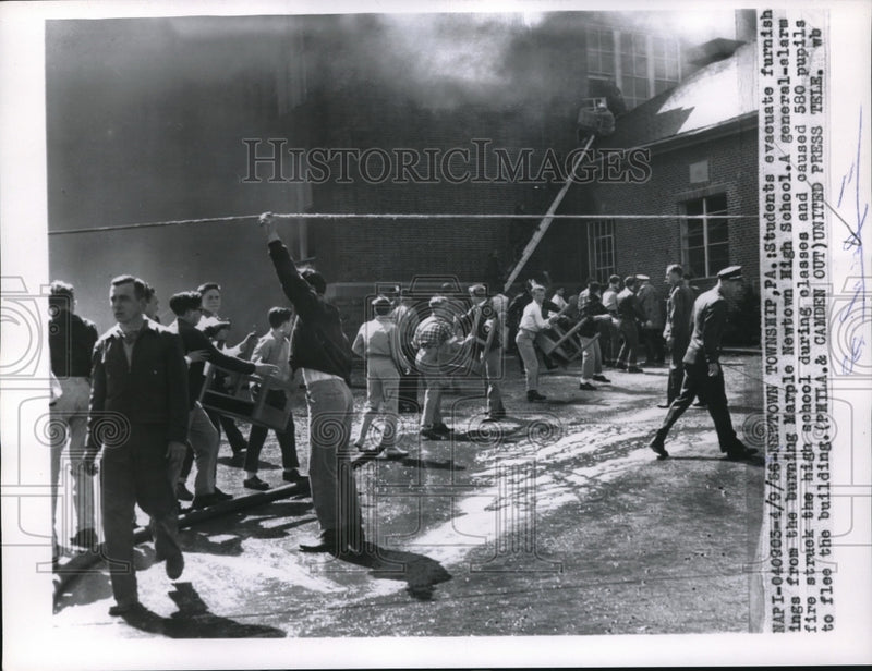 Load image into Gallery viewer, 1956 Press Photo Marple Newtown High students in PA evacuate burning school
