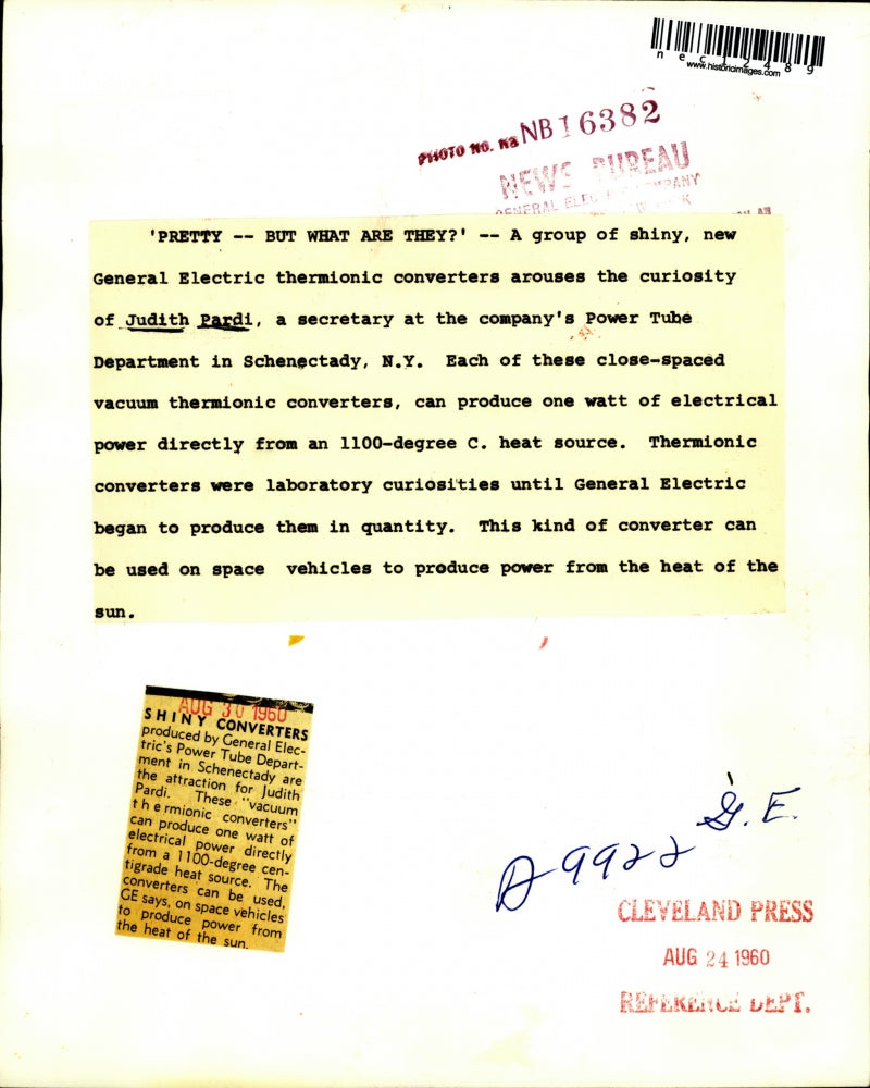 1960 Press Photo Pretty Judith Pardi Examines GE Thermionic Electric Converters