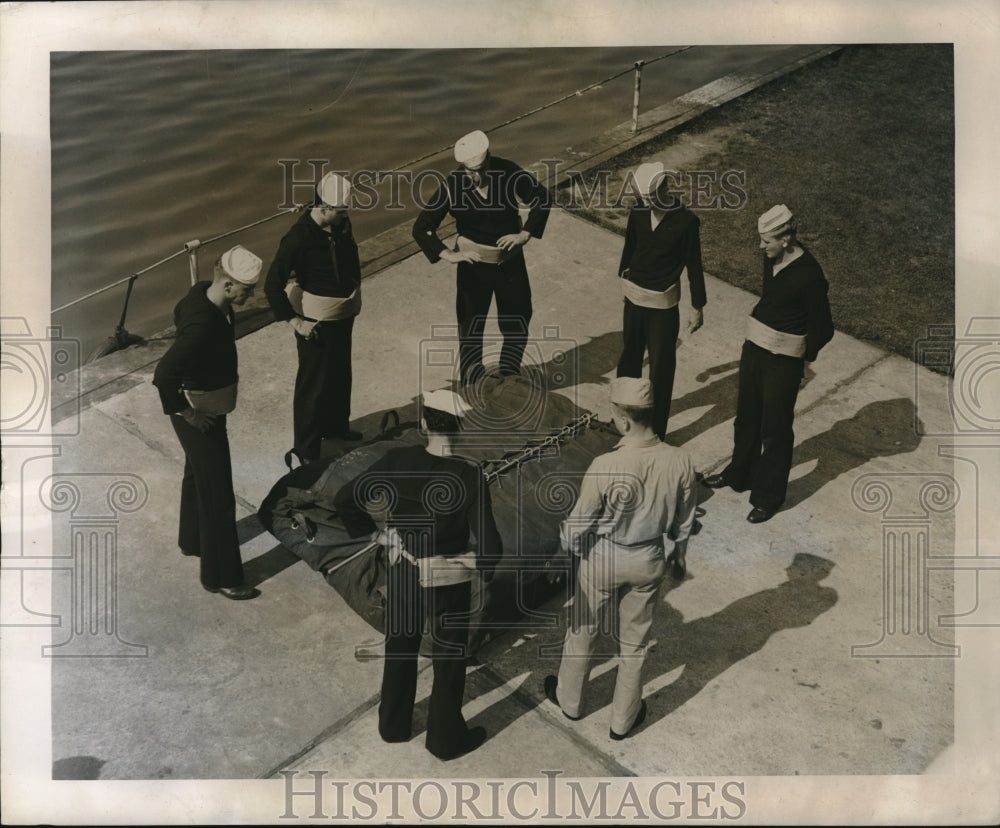 1943 Press Photo World&#39;s largest Rubber Life boat Made by Firestone Rubber Compa- Historic Images