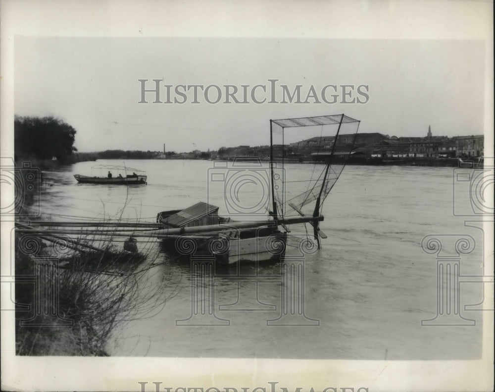 1932 Press Photo A Dip Net, used by fishermen on the River Rhone at Avignon- Historic Images