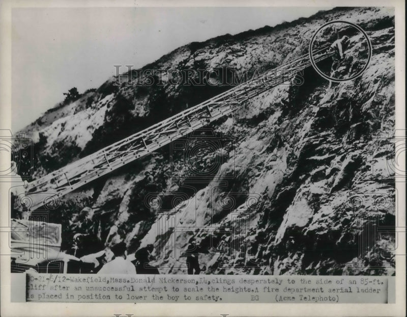 Load image into Gallery viewer, Press Photo 14-Year-Old Donald Nickerson Rescued from Cliff in Wakefield, MA
