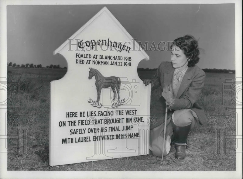 Load image into Gallery viewer, 1941 Press Photo Copenhagen University of Oklahoma Mrs. Cortez Ewing
