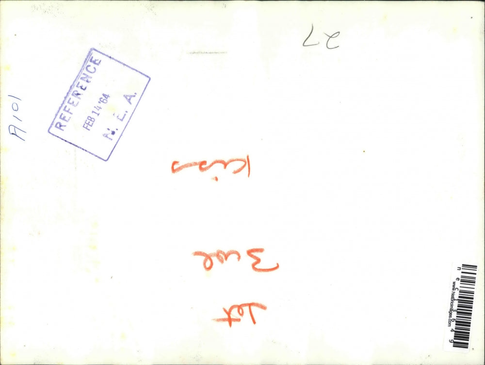 1964 Press Photo Couples Kiss Outside Girls Dorm At Indiana University