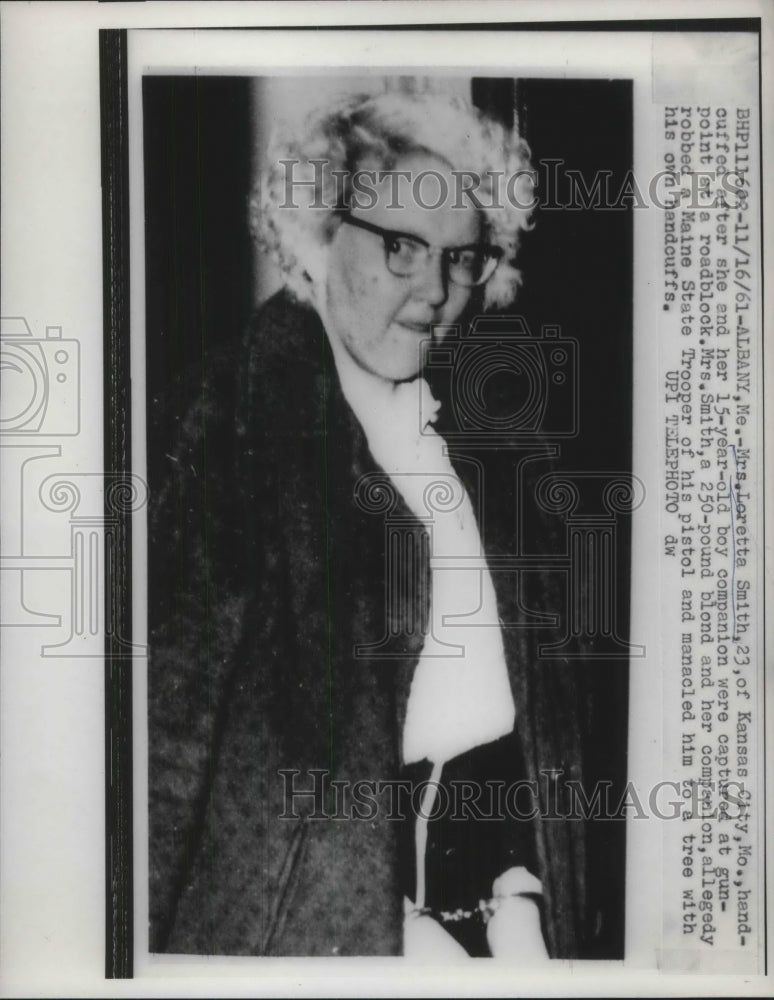 1961 Press Photo Mrs. Loretta Smith After Being Arrested for Robbery- Historic Images