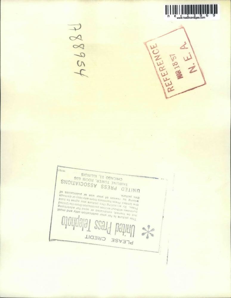 1957 Press Photo Arthritis Victim Dewey Simmons With Family In Wheelchair & Robe