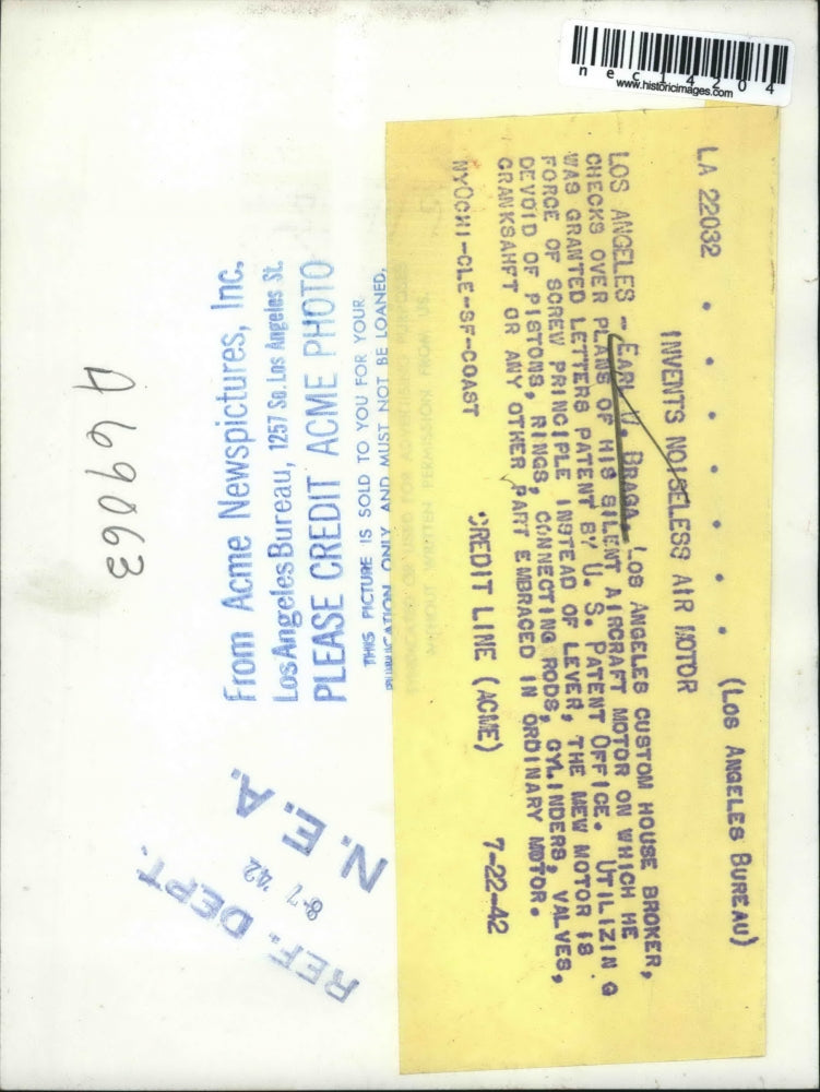 1942 Press Photo Los Angeles Customs Broker Earl Braga Gets Patent